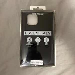 Tech21 Essentials for iPhone 12 / 12 pro Black